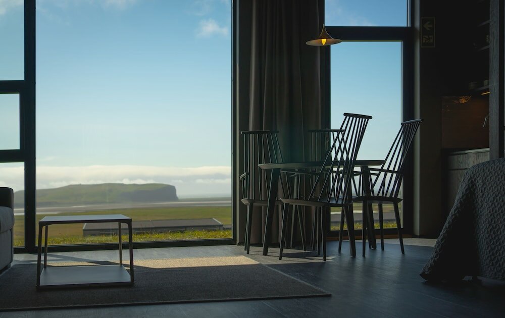 Фото Black Beach Suites