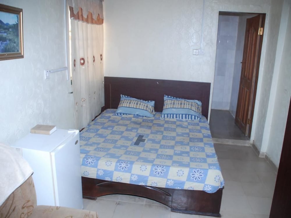 Фото Oyins Holiday Inn Annex