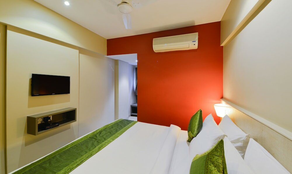 Фото Treebo swastik