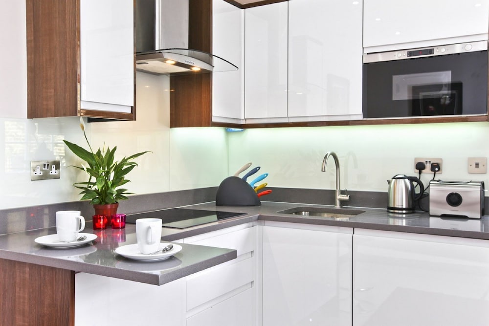 Фото Baker Street Suites