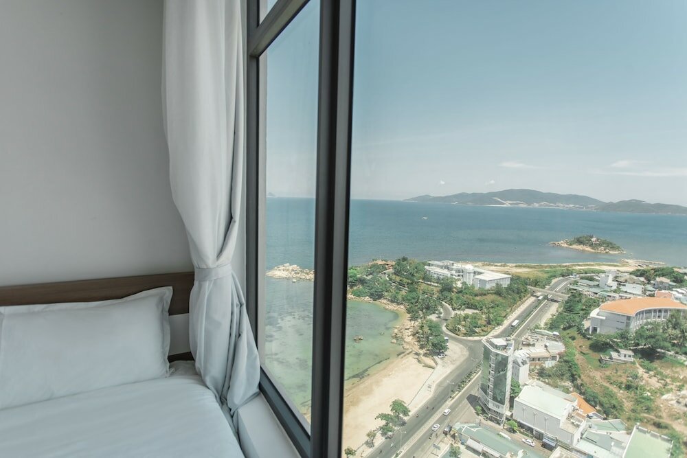 Фото Beach Front Oceanous Apartment