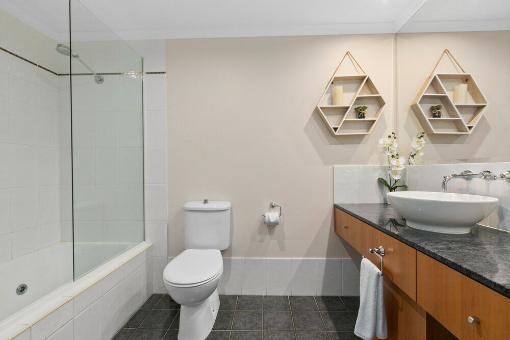 Фото Poolside Apt In Alamanda Beachfront Resort 41