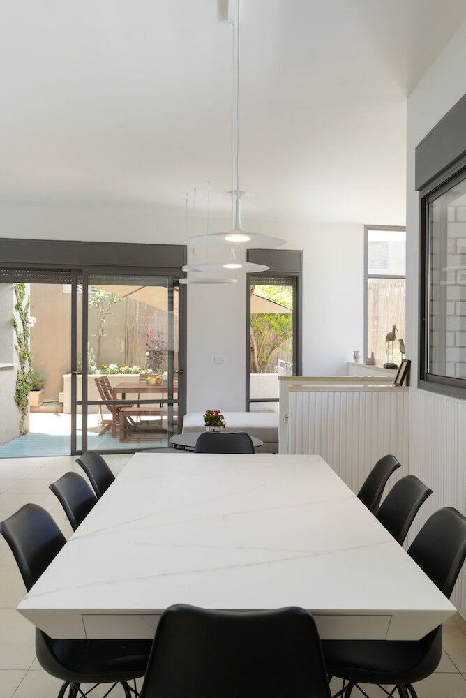 Фото Апартаменты Elegant Duplex with Patio by FeelHome