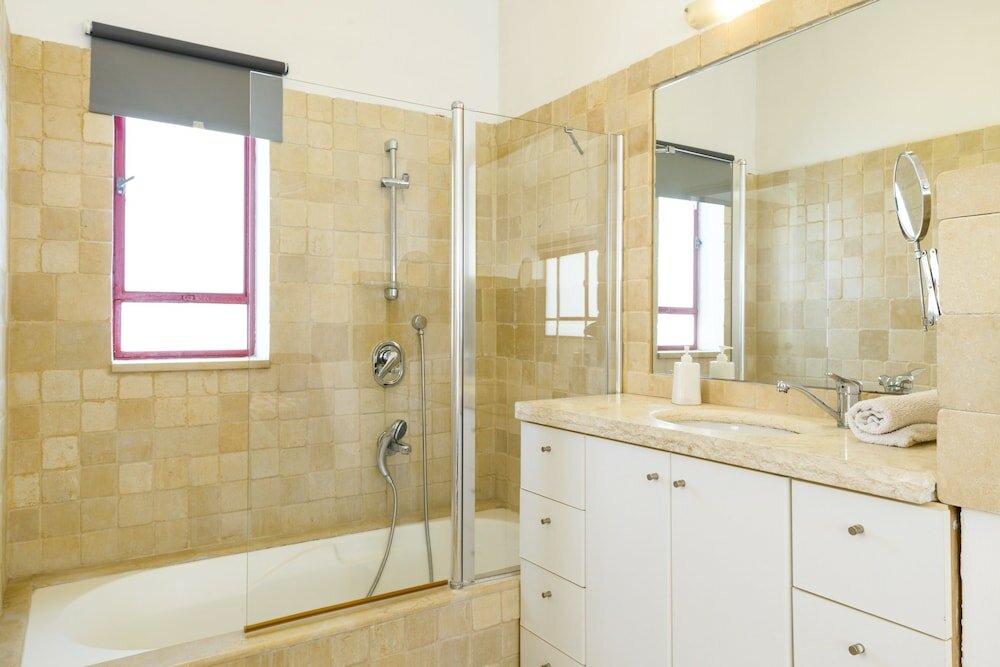 Фото Апартаменты Elegant 2br with Veranda by FeelHome