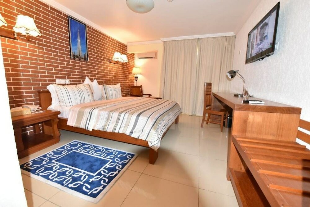 Фото Adamaoua Grand Hotel