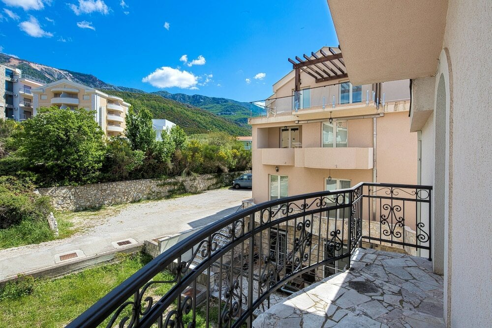 Фото Adriatic Hill Apartments