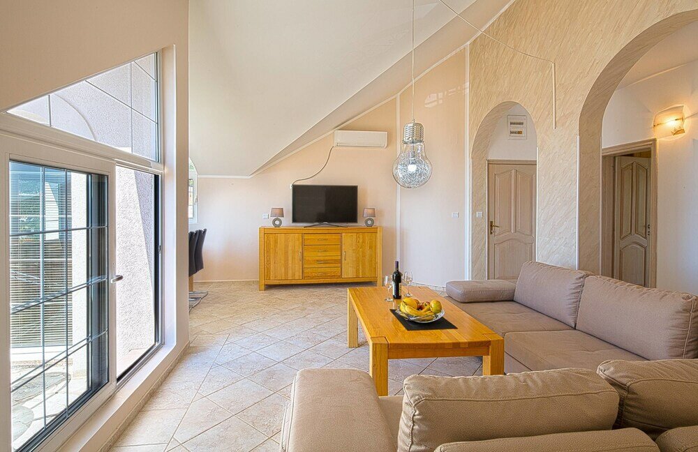 Фото Adriatic Hill Apartments