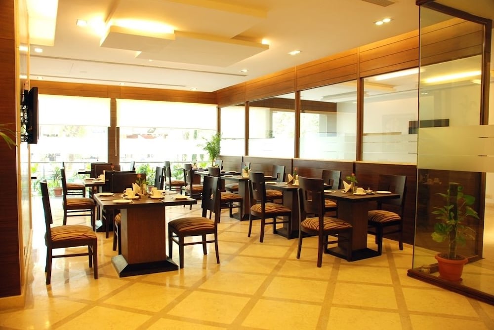 Фото Jht Hotel