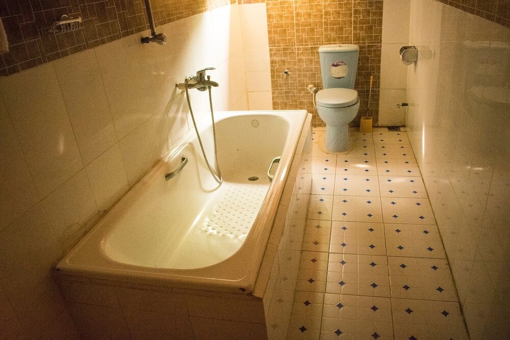 Фото Crestview Hotel & Suites