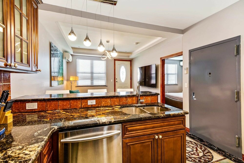 Фото The Gem - Stylish Penthouse With a Private Deck