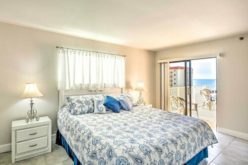 Гостиница Redington Shores Retreat w Pool & Beach Access!