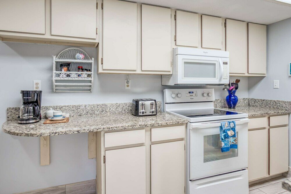 Фото Crescent Beach Condos