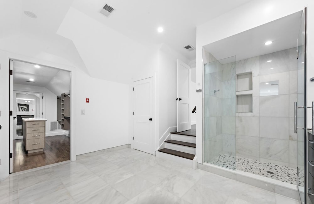 Фото Monmouth Beach 4br Villa on the Water