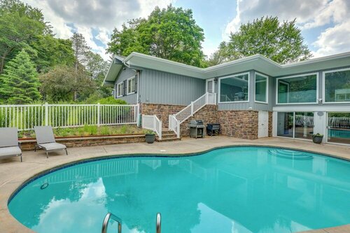 Гостиница Spacious Rochester Home w Heated Pool & Hot Tub! в Рочестере