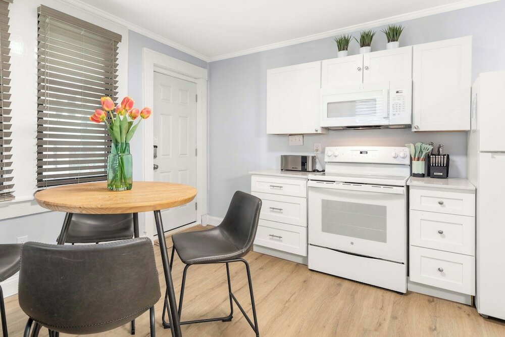 Фото Ebb and Flow Apartment House