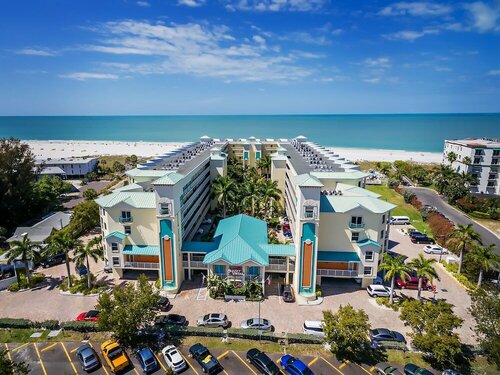 Гостиница Sunset Vistas Two Bedroom Beachfront Suites в Пинелас Парк