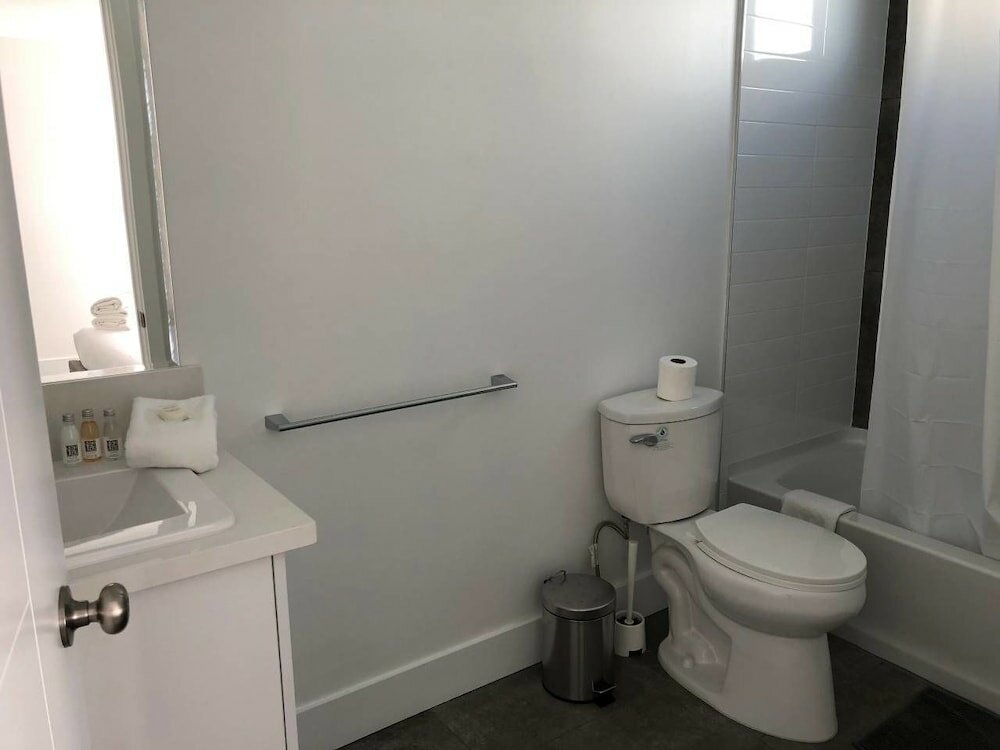 Фото Brand New Luxury Spacious 3bdr Townhome Close to 3rd St