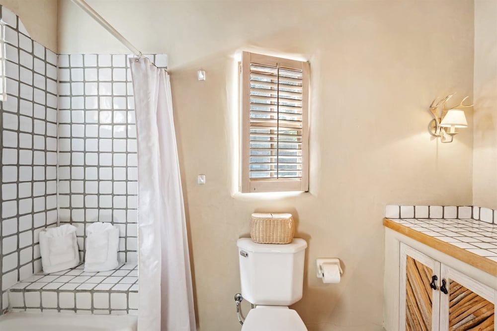 Фото Casa Siempre Mayo - Railyard Gem, Walk to Plaza