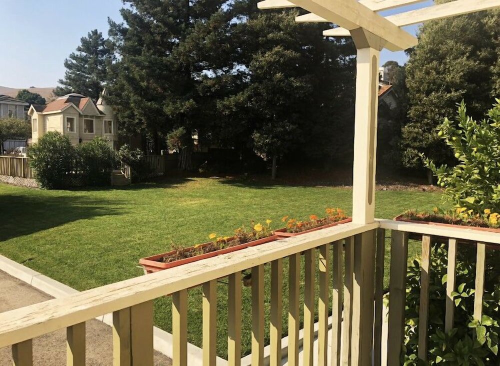 Фото River Rd. Mansion