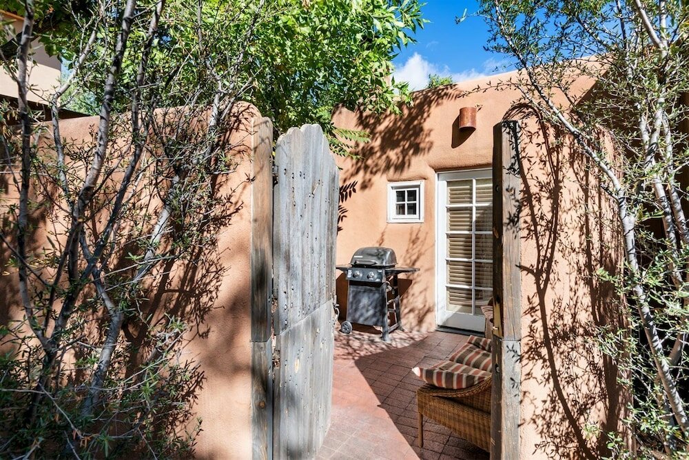 Фото Casa Siempre Mayo - Railyard Gem, Walk to Plaza