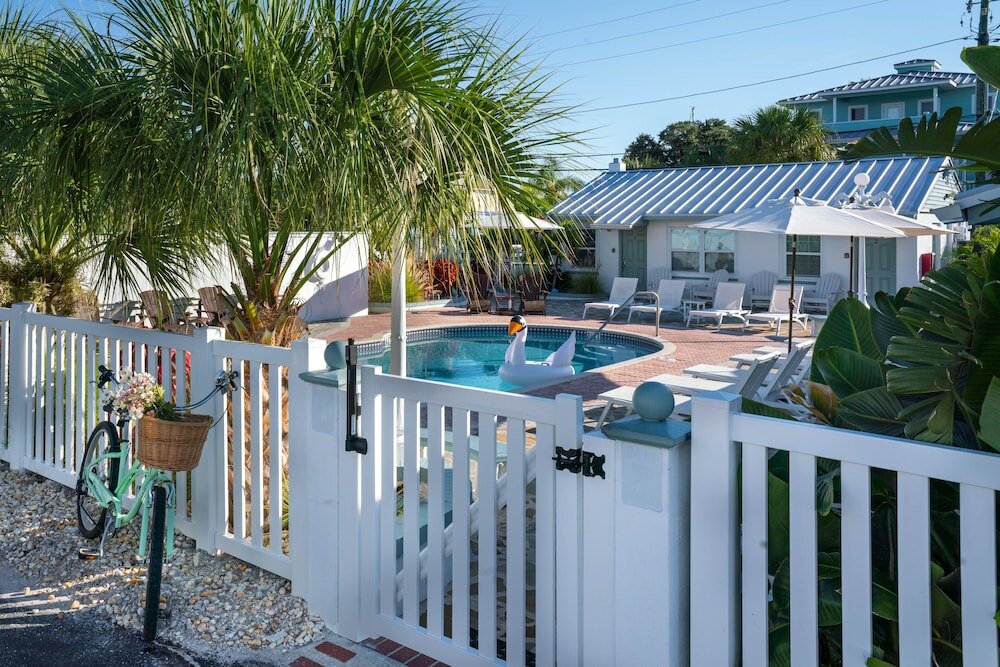 Фото The Bungalows