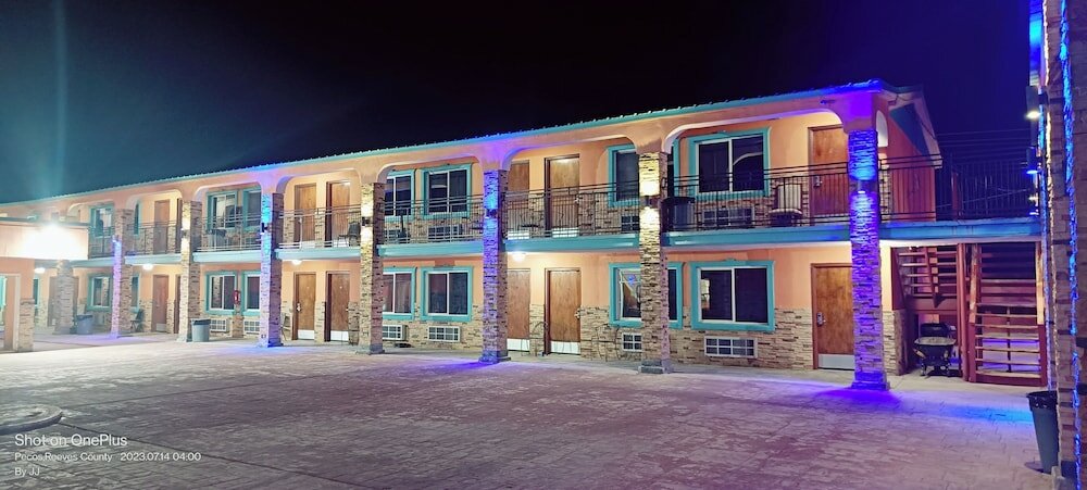 Фото B&j Hotel and Apartment