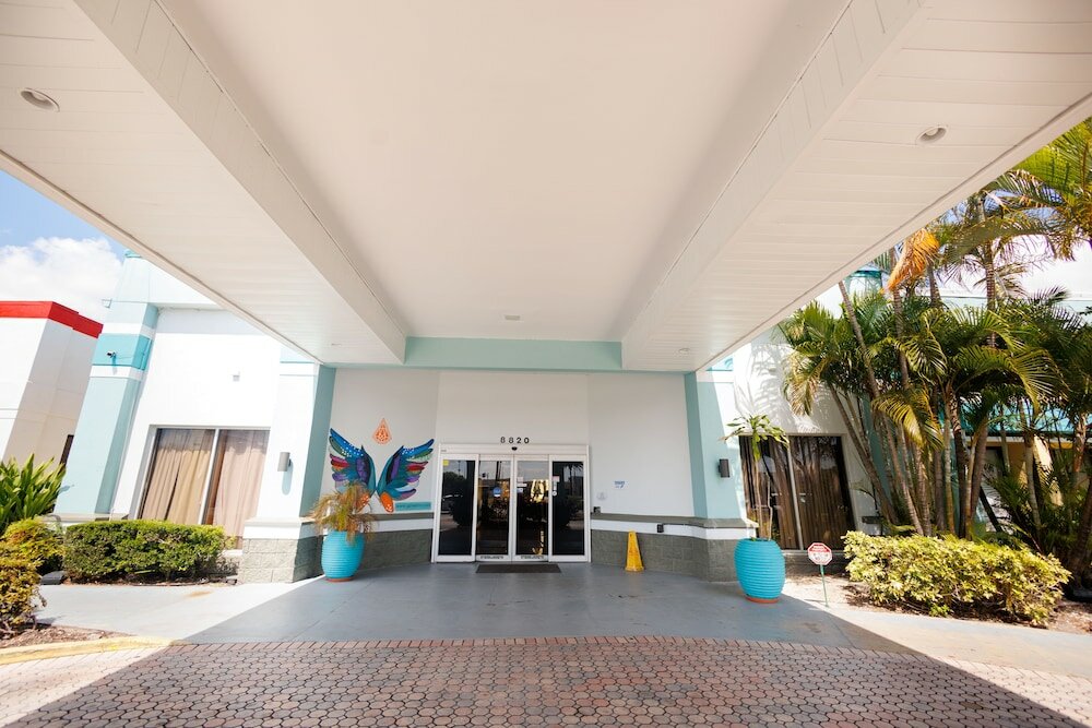 Фото Garnet Inn & Suites, Orlando