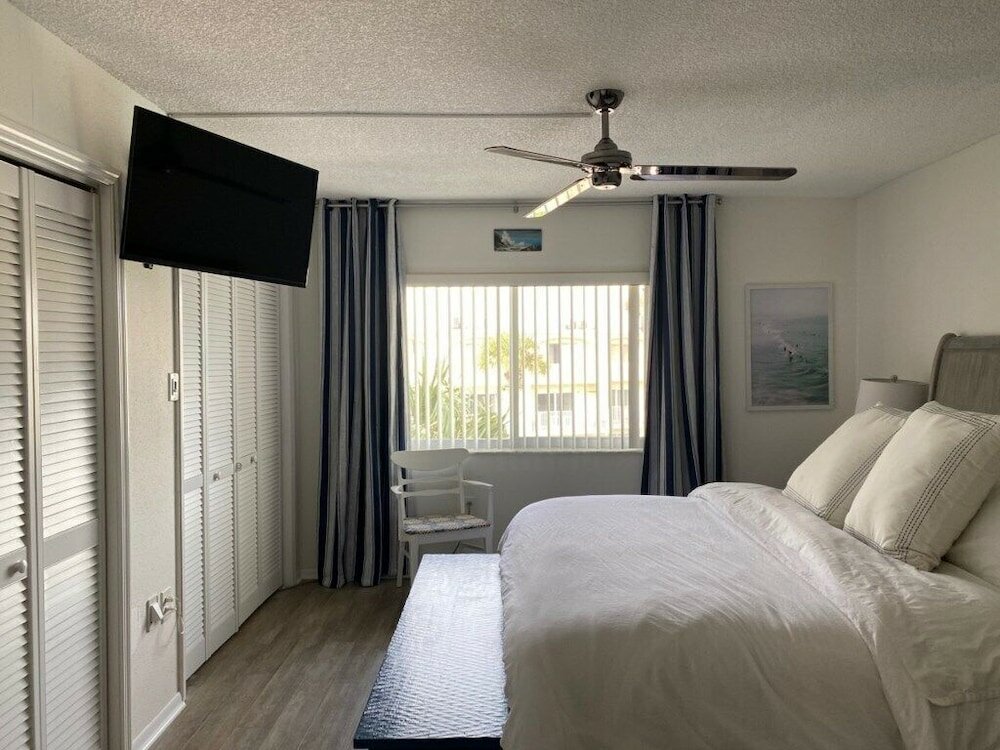 Фото Ocean View 2 Bed, 2 Bath, Steps to the Beach - Spanish Trace 240