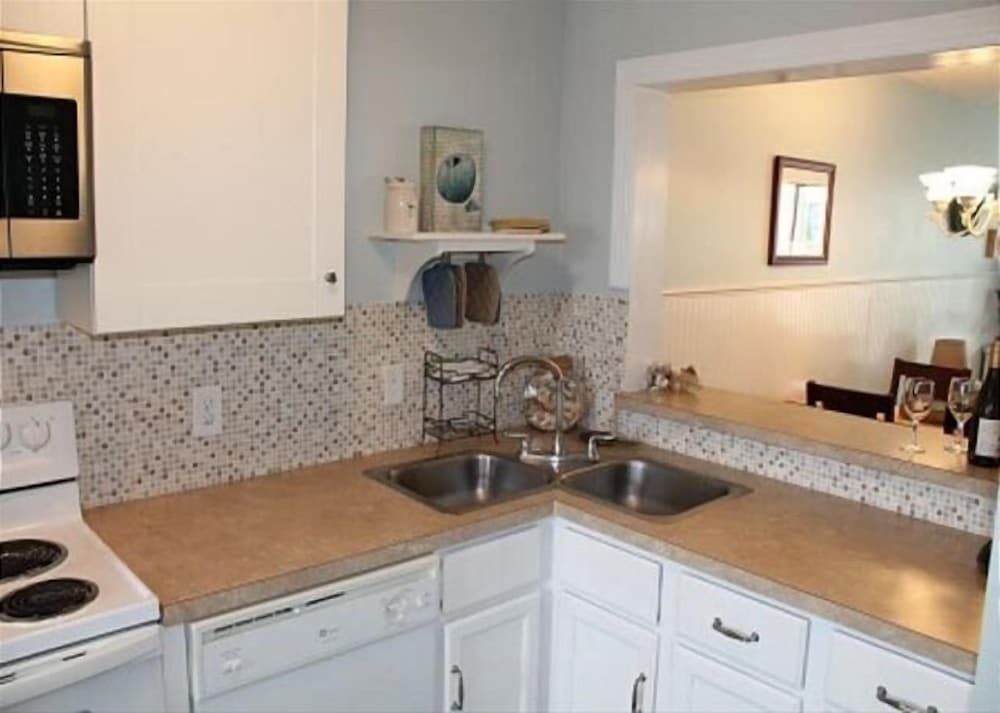 Фото Ocean View Condo, Steps To The Beach - Summerhouse 426