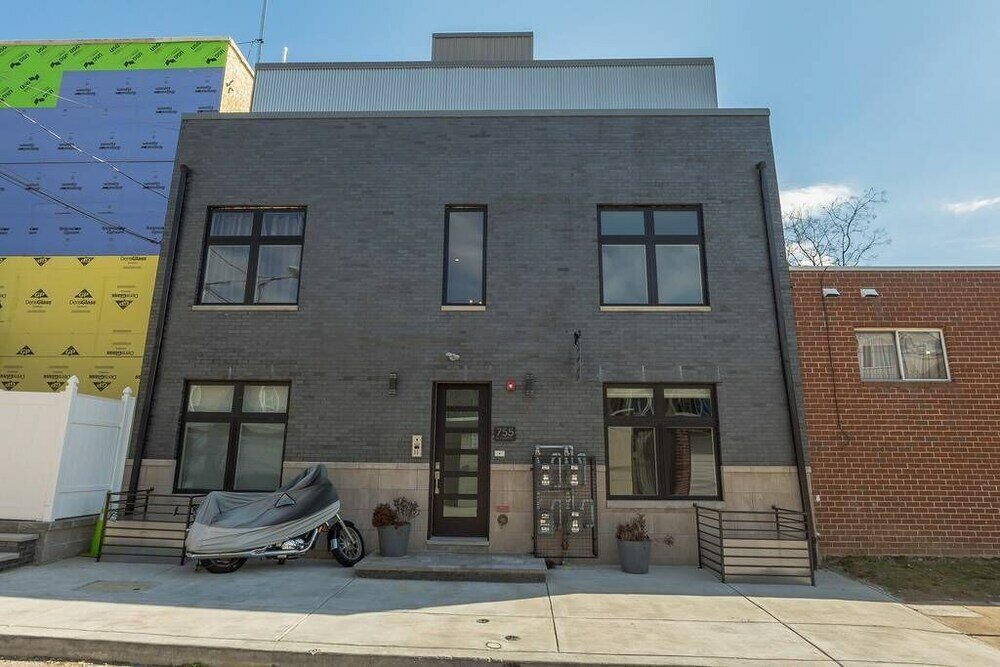 Фото 755 Capitol - B