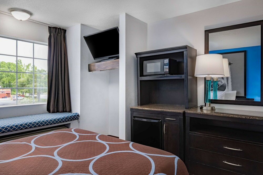 Фото Super 8 by Wyndham Pensacola