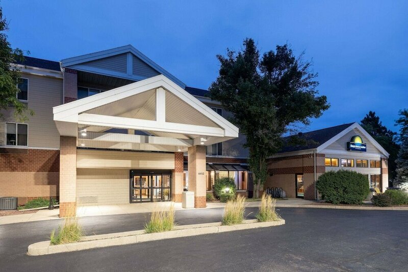 Гостиница Days Inn & Suites by Wyndham Madison в Мэдисоне