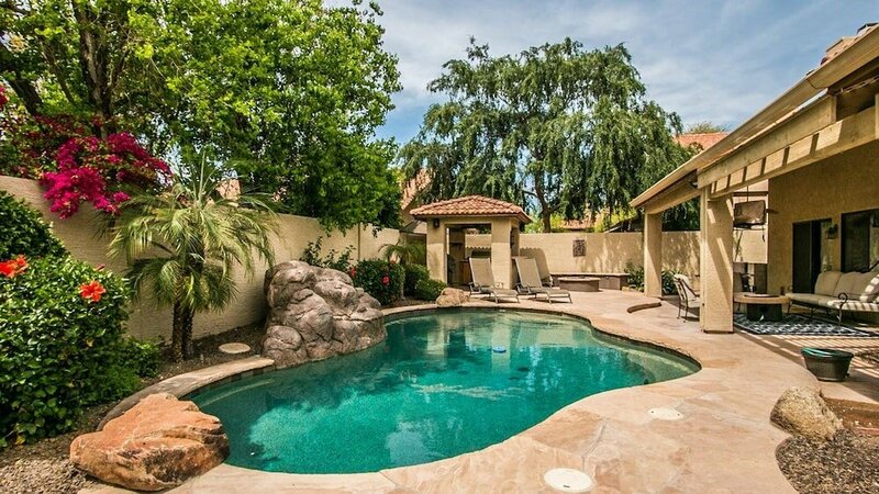 Гостиница Luxury Scottsdale Home W/pool and Hot Tub! в Финиксе