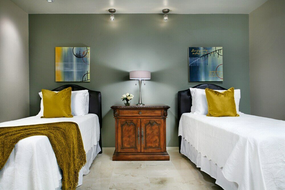 Фото Az Oasis! Heated Pool & SPA - Sport Court & Putting Greens Pool Table & Games!