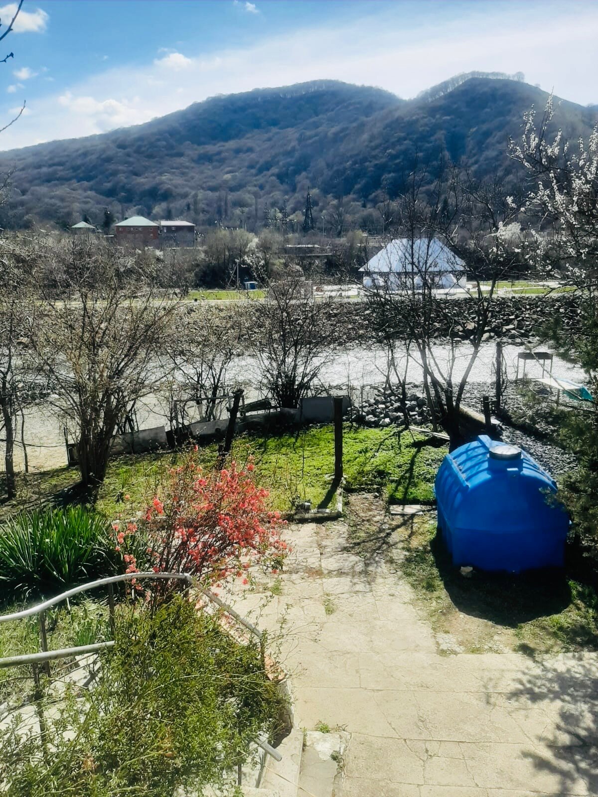 Фото Дом у реки