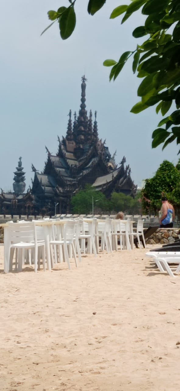 Фото Golden Tulip Pattaya Beach Resort