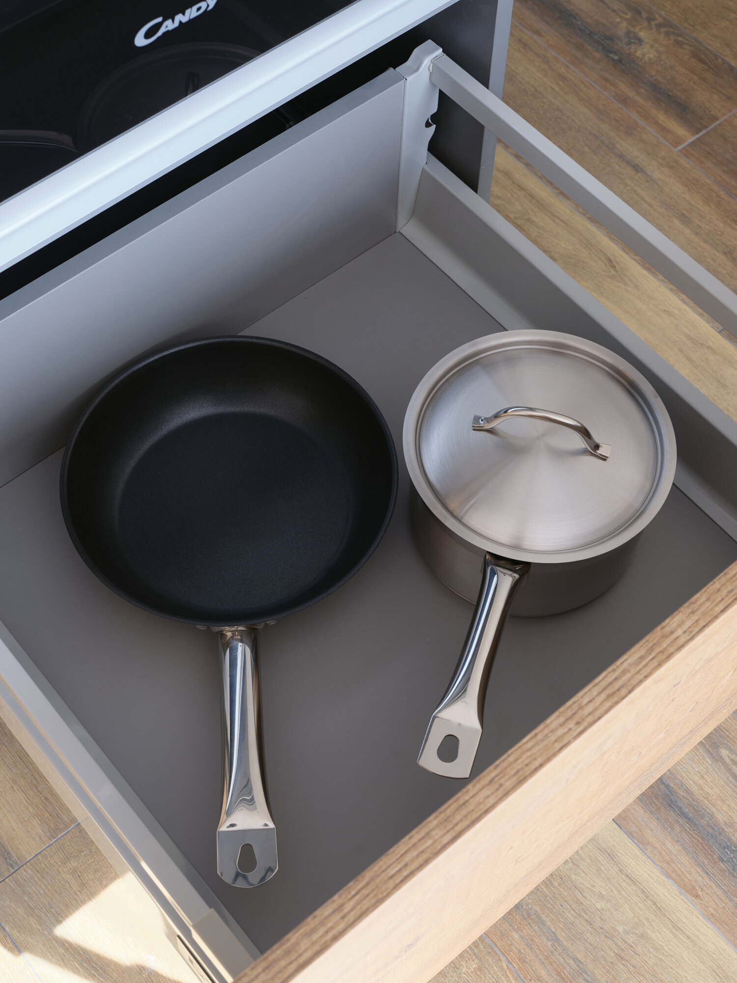 Фото Рас Апарт