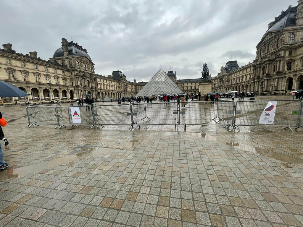 Музей Лувр, Париж, фото