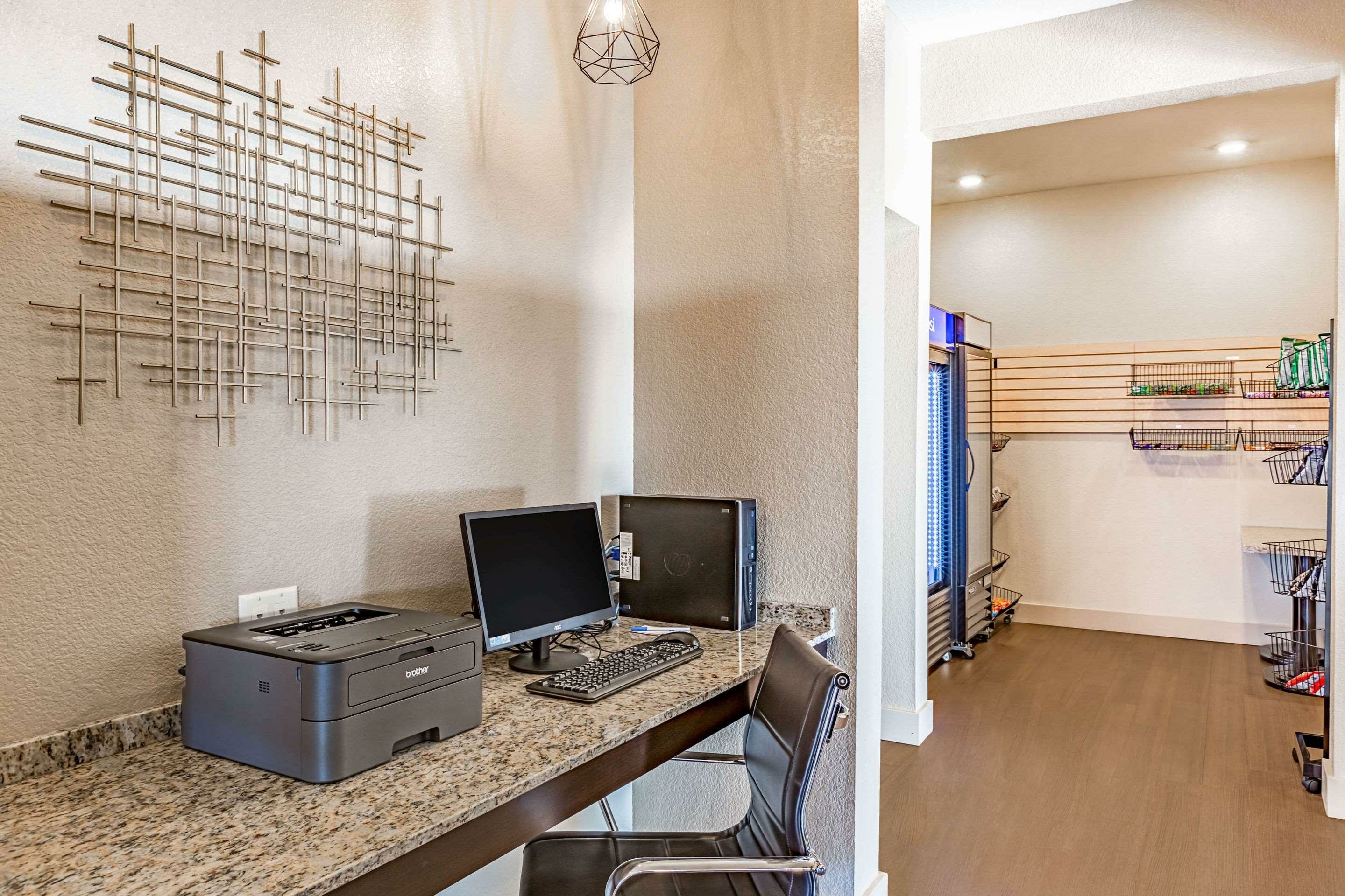 Фото Super 8 by Wyndham Altoona