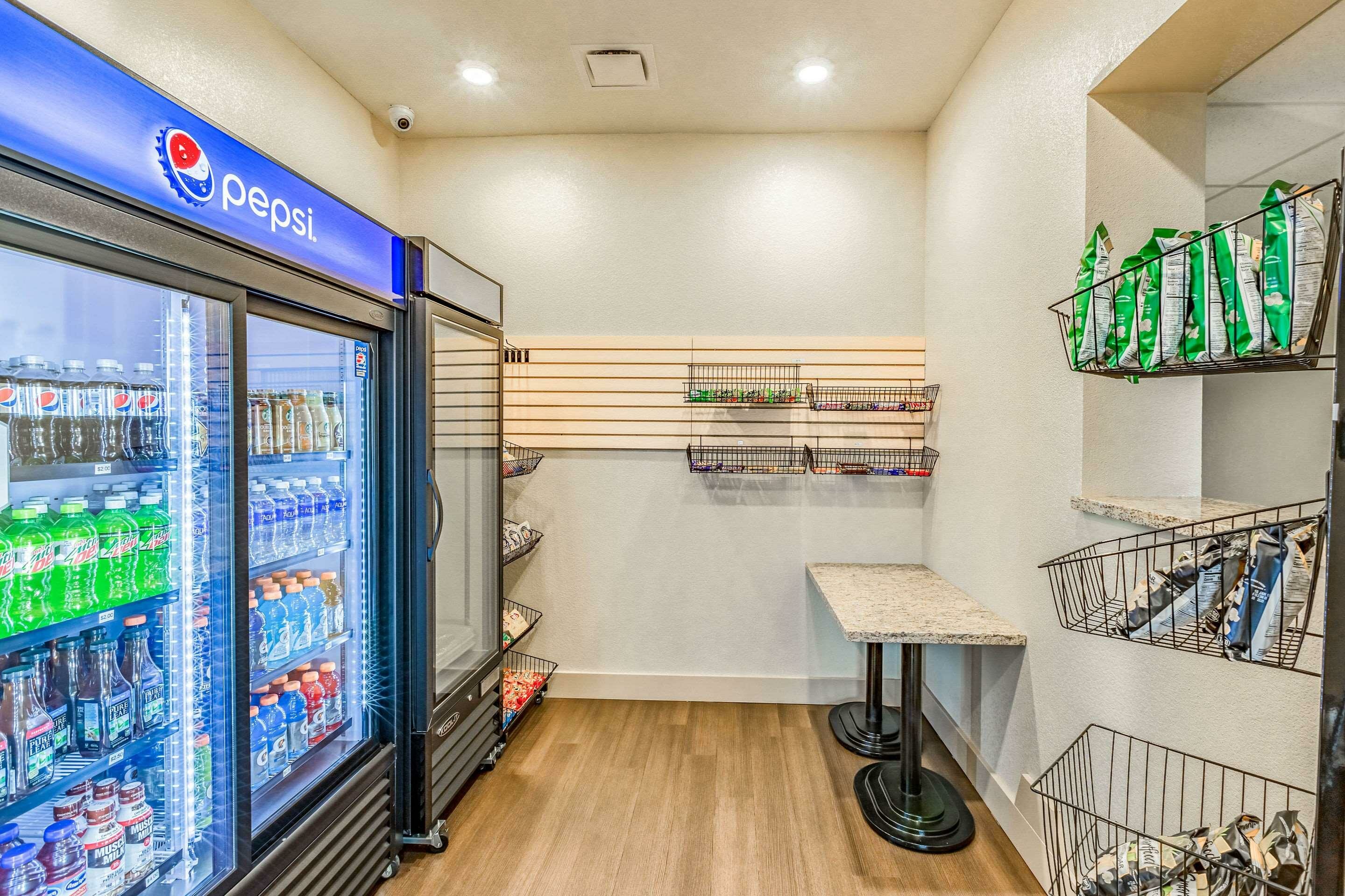 Фото Super 8 by Wyndham Altoona