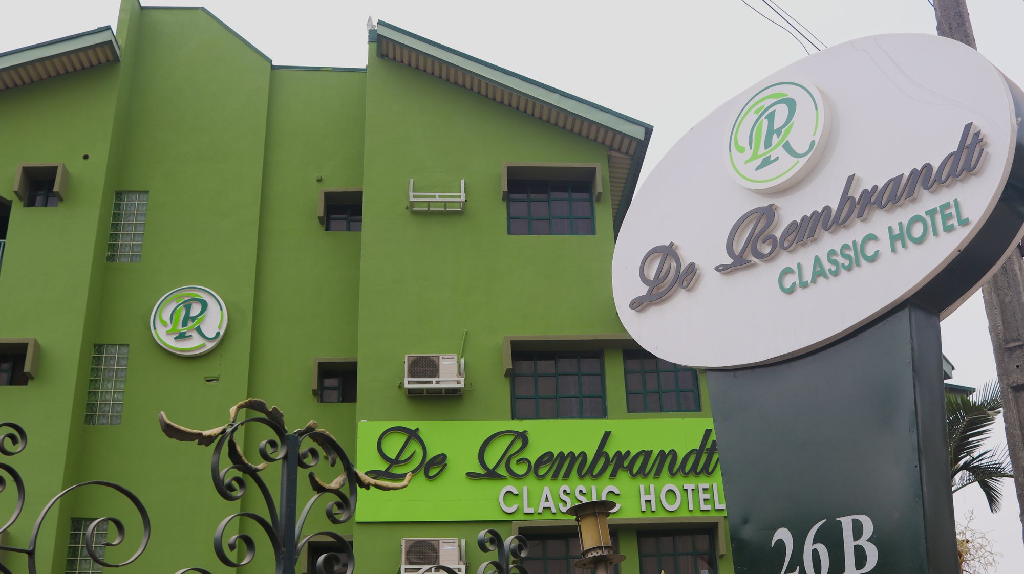 Фото отеля 1