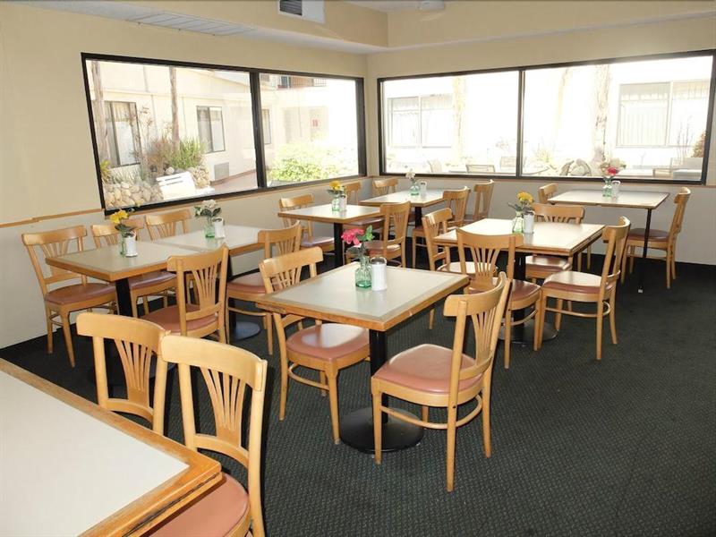 Фото Jolly Roger Hotel