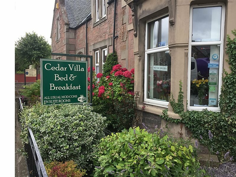 Фото Oyo Cedar Villa Guest House