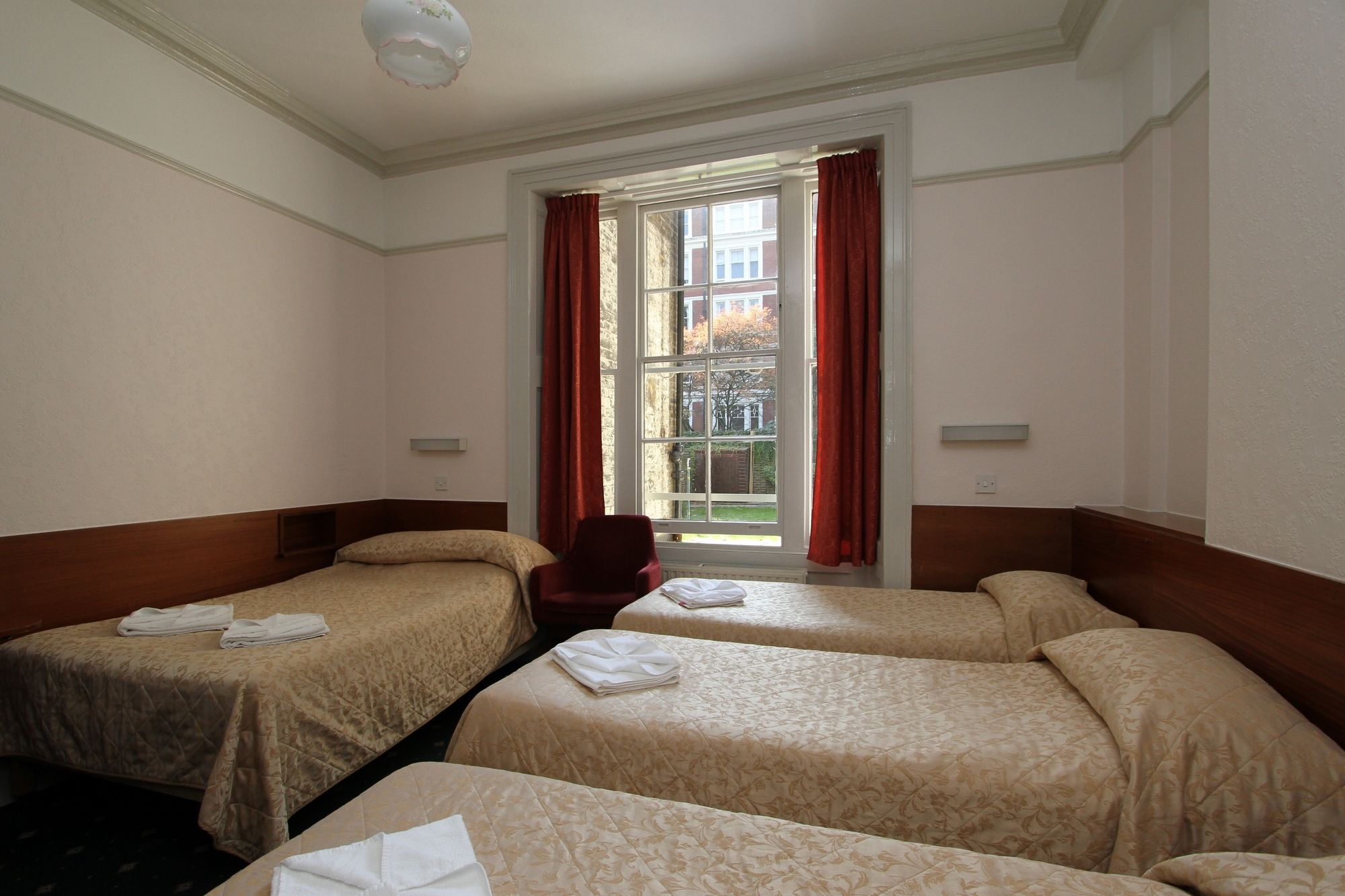 Фото The Ridgemount Hotel