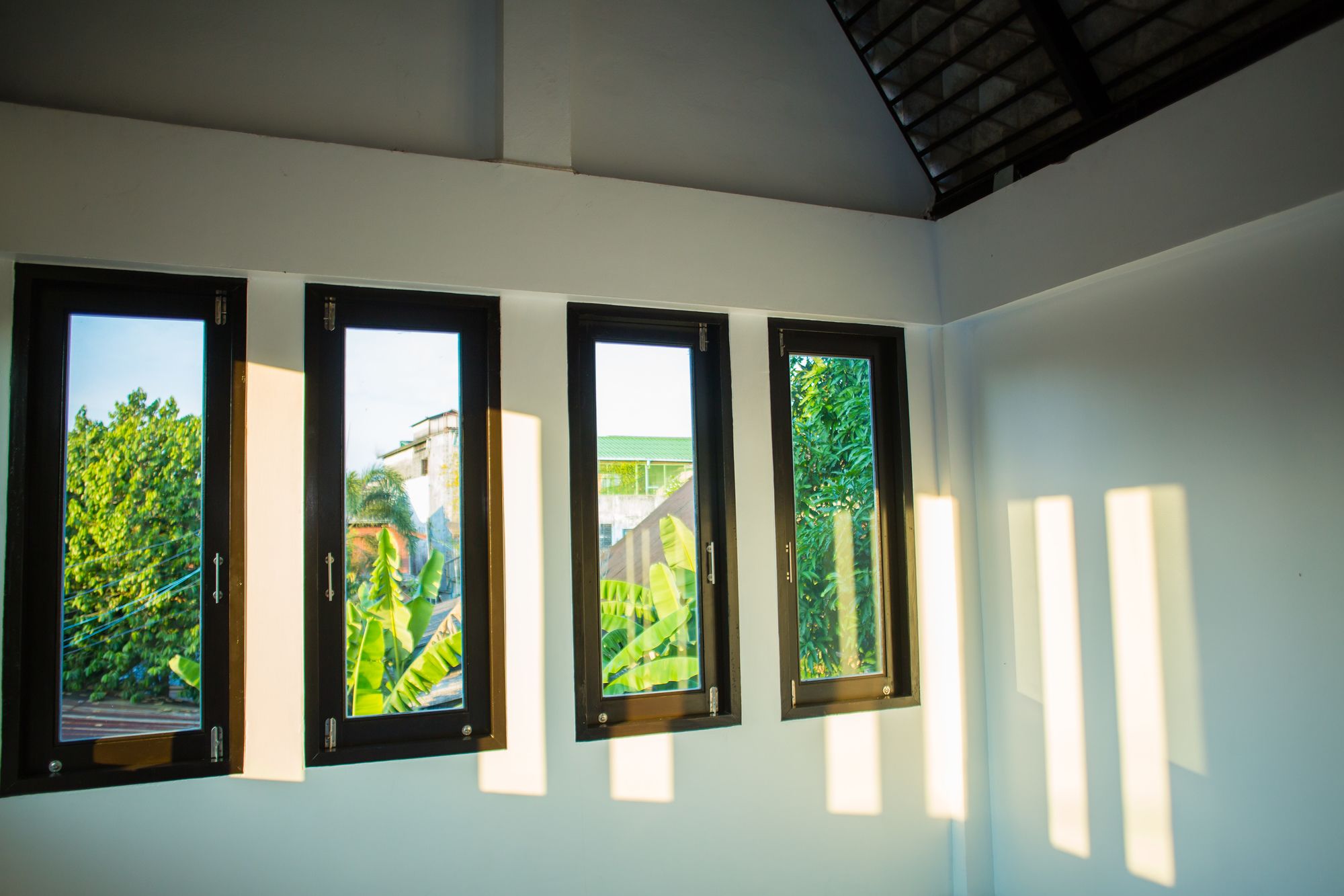 Фото Trat 101 Waterfront Hotel