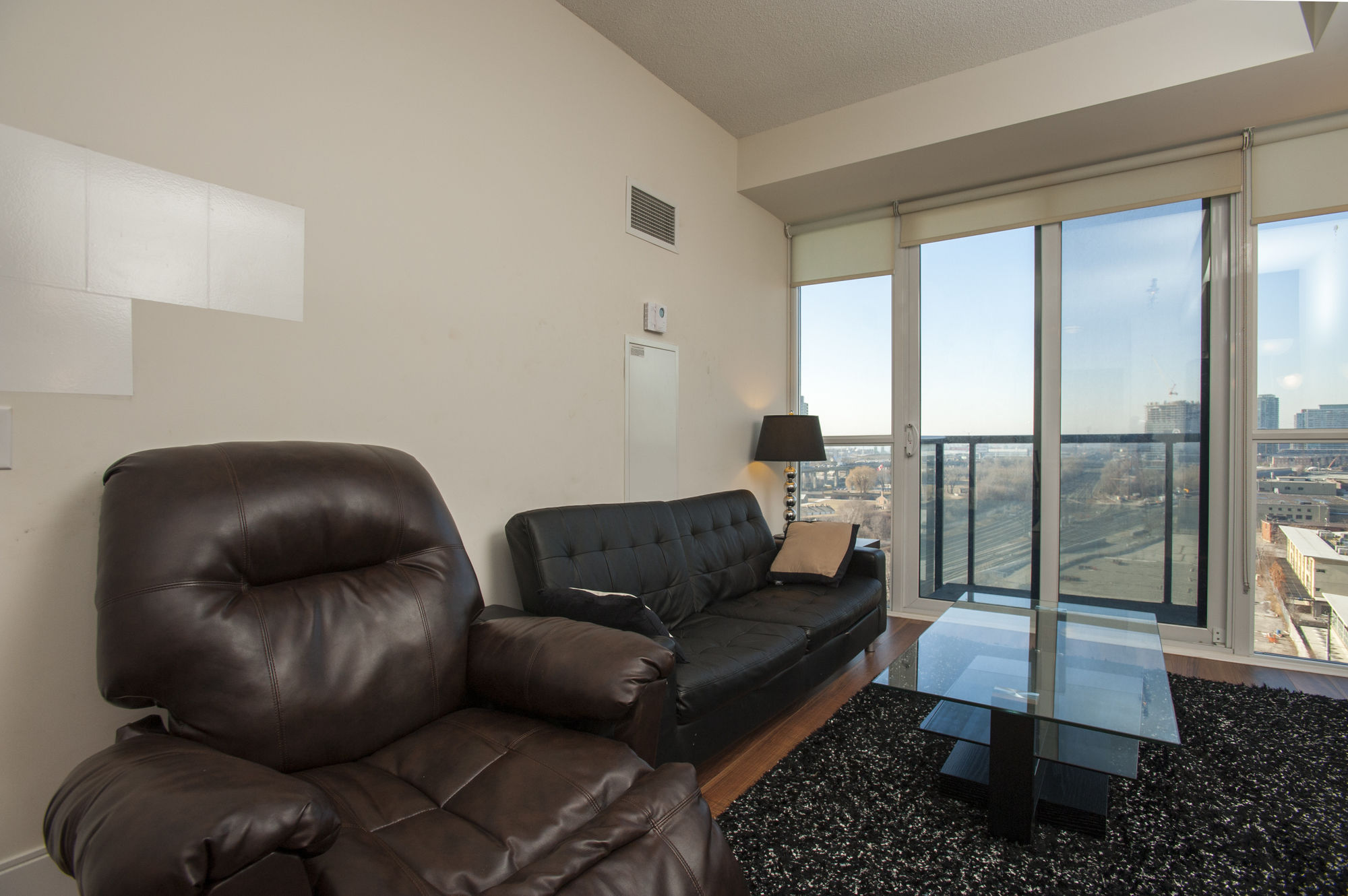 Фото Life Suites - Fort York Central Condo