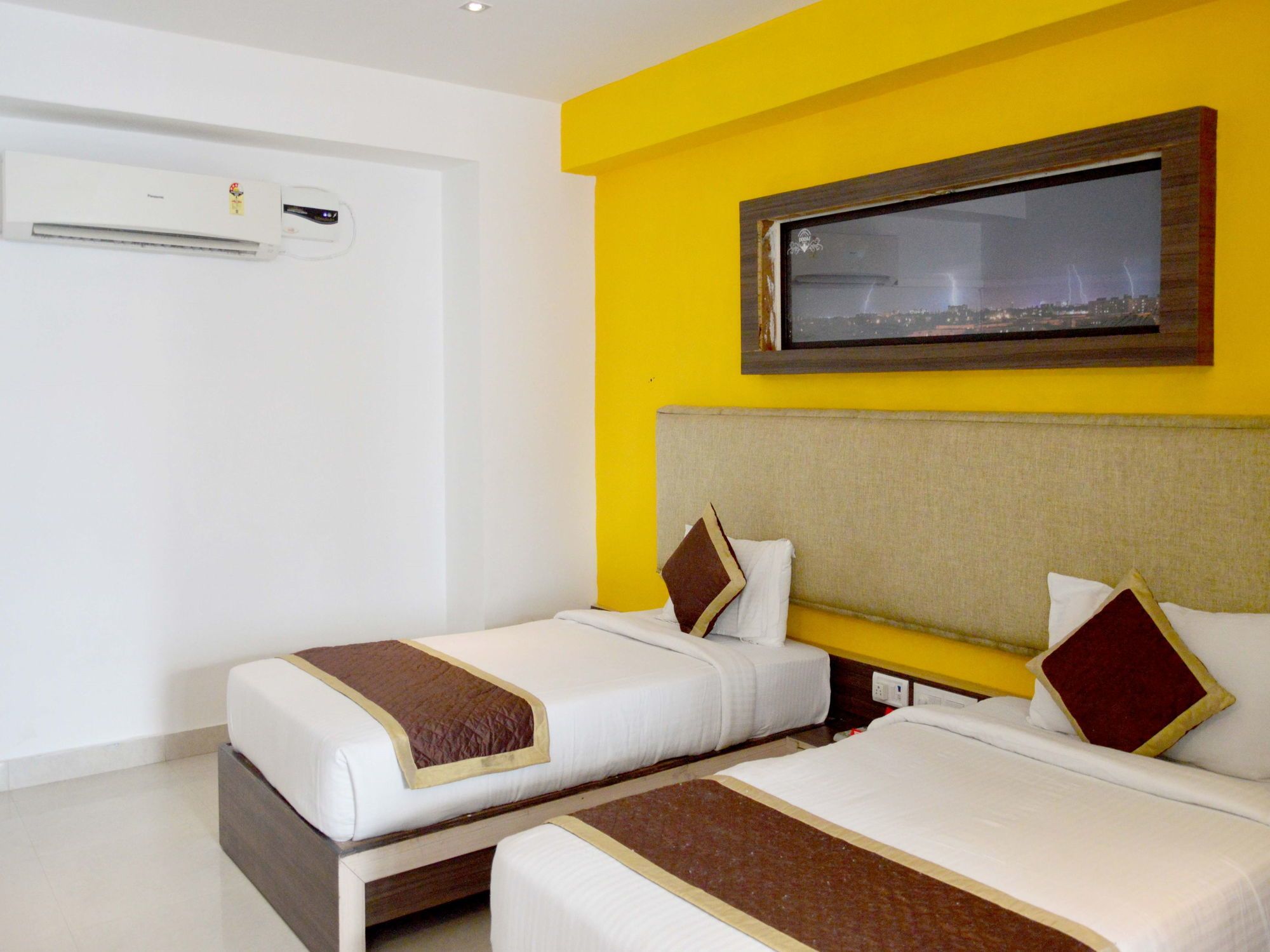 Фото Dodas Palace by ShriGo Hotels