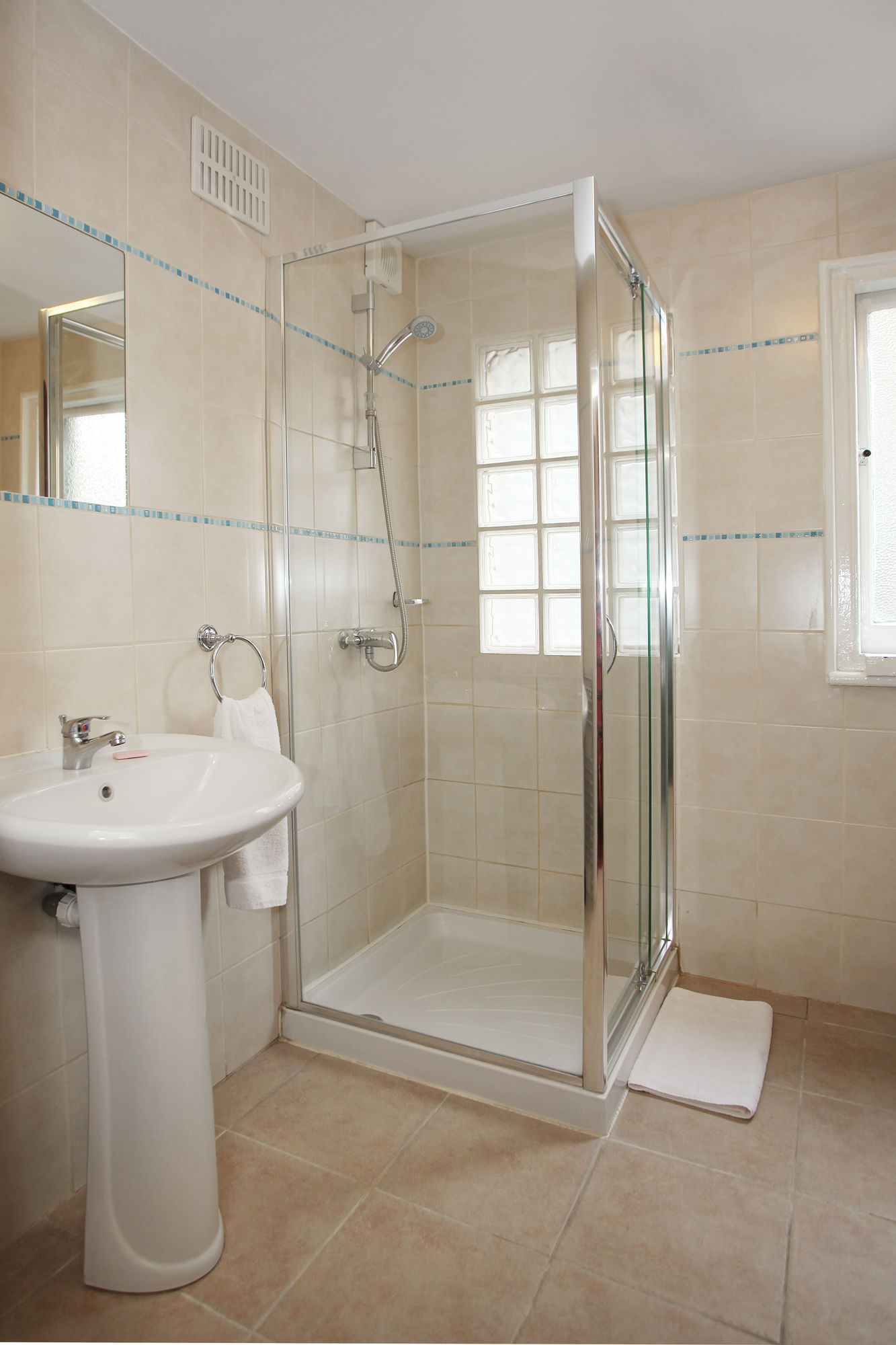 Фото St Athans Hotel