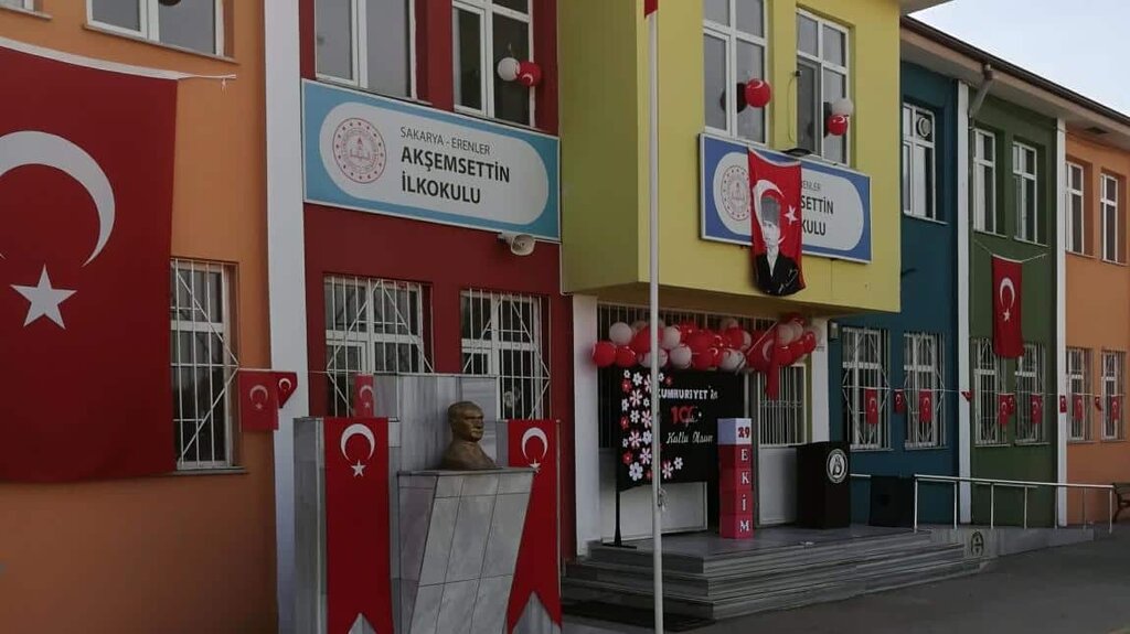 School Aksemsettin Middle School, Erenler, photo