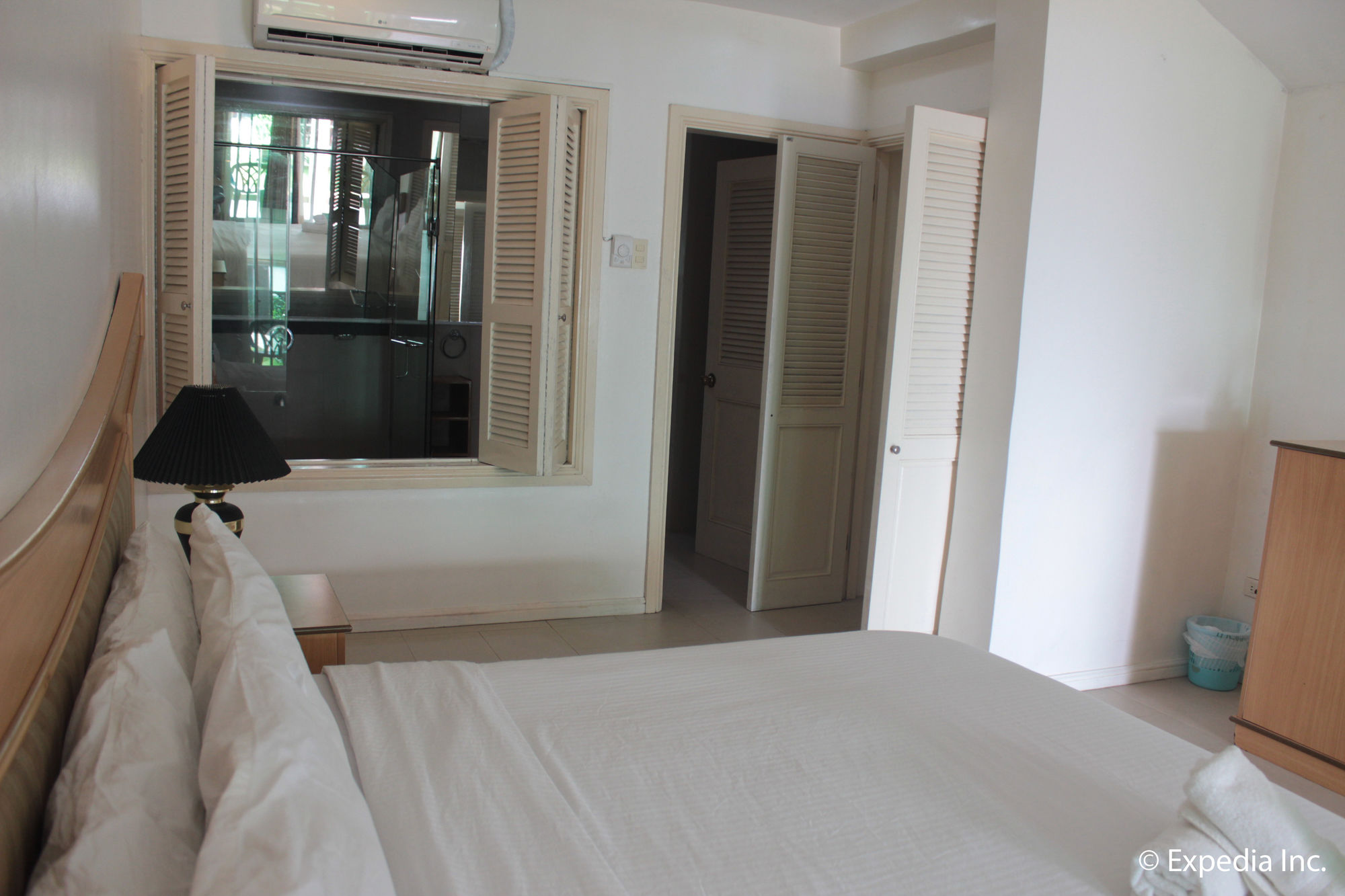 Фото Wild Orchid Beach Resort